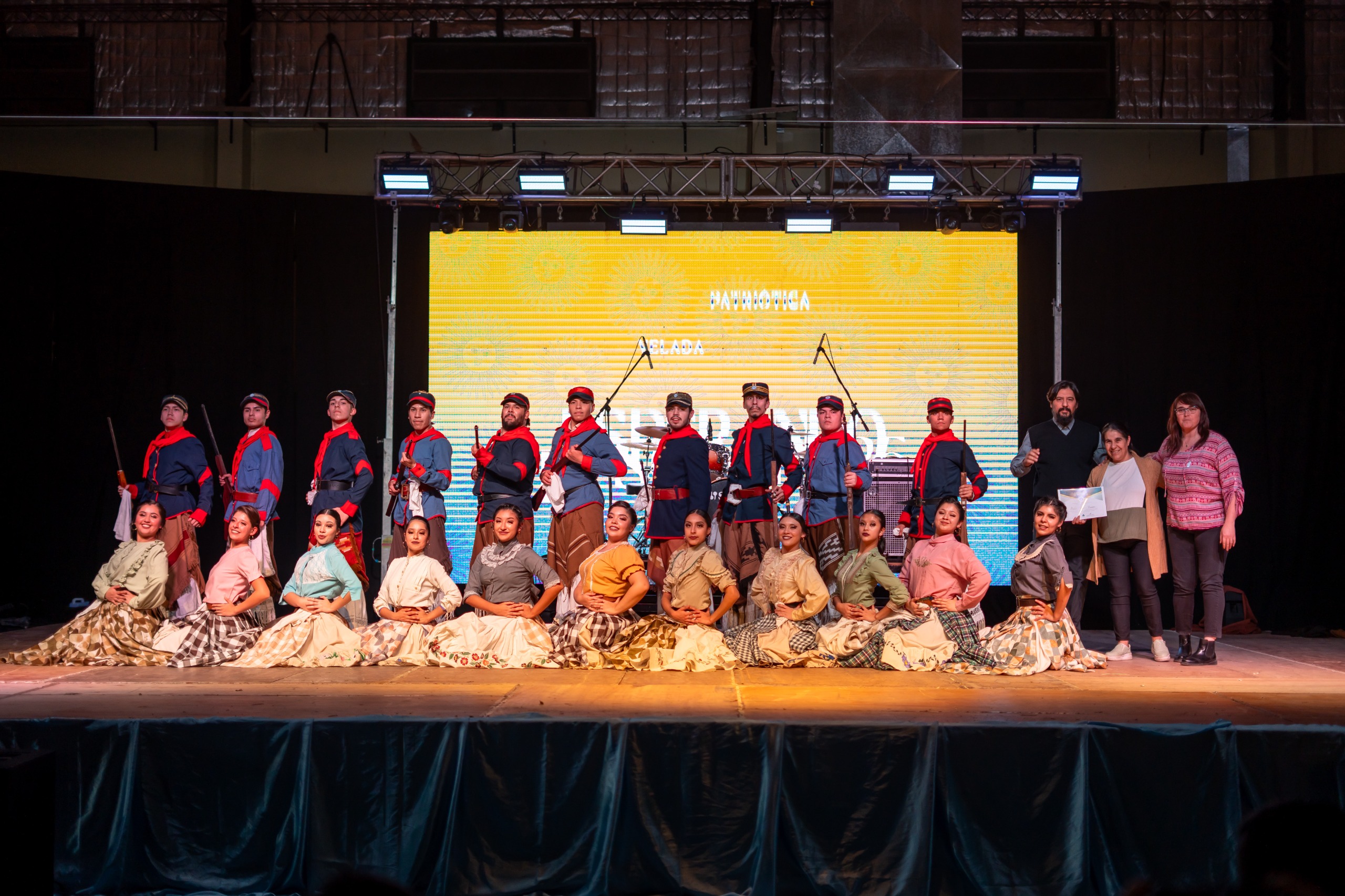 Tradición, Música y Baile: Cañadón Seco recibió el 25 con una gran fiesta cultural